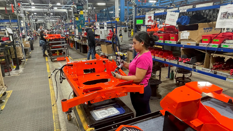 buc-tranh-chung-nganh-san-xuat-my-duoi-suc-ep-thue-quan