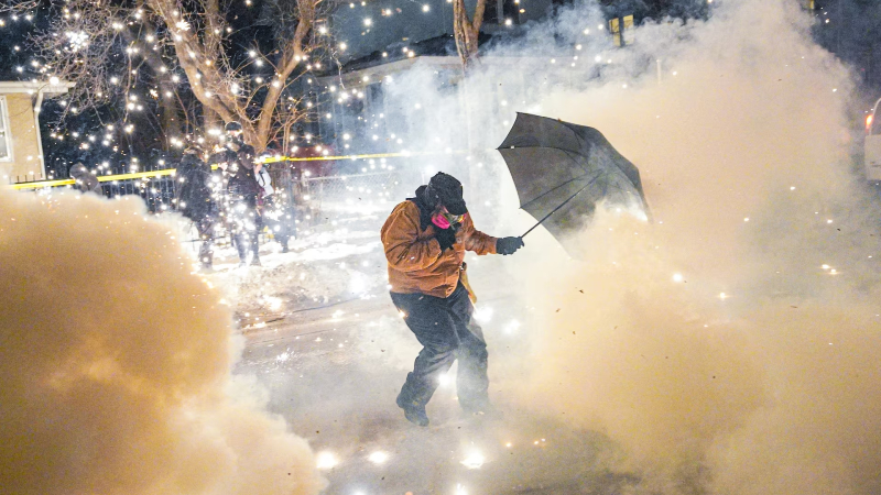 cang-thang-bieu-tinh-va-de-doa-dung-quan-doi-tai-minnesota