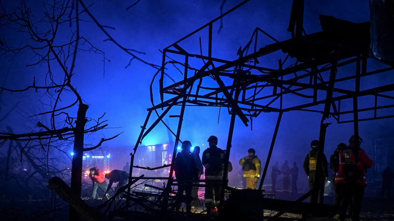 chi-tiet-dam-phan-va-boi-canh-chien-su