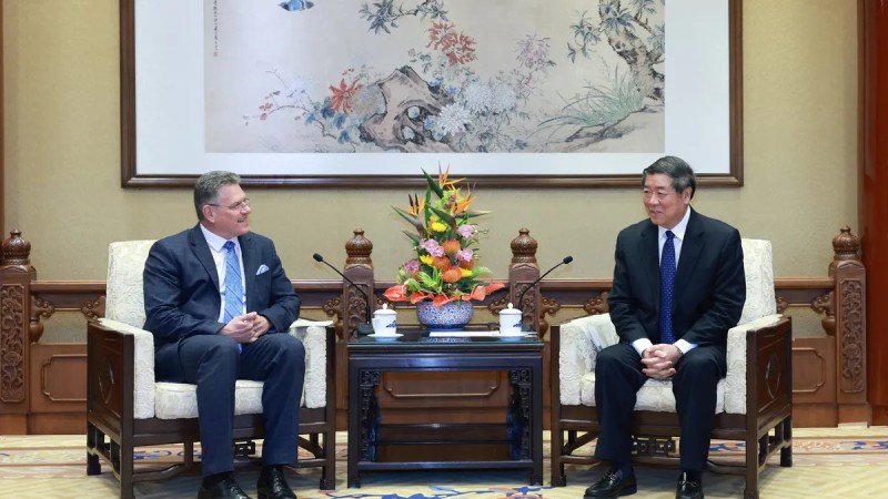 ha-lap-phong-va-maros-sefcovic-tai-bac-kinh-ngay-27-thang-3