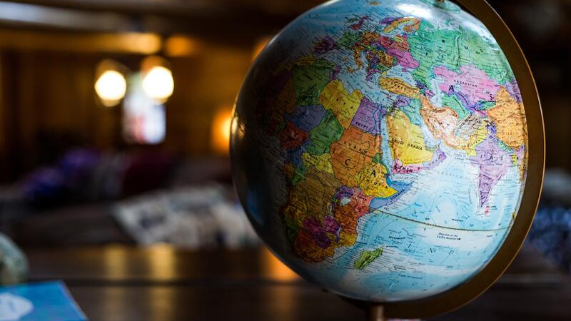 khi-du-tru-ngoai-hoi-co-the-bi-phong-toa-boi-quyet-dinh-chinh-tri-viec-nam-giu-usd-khong-con-thuan-tuy-la-lua-chon-kinh-te-ma-gan-lien-voi-rui-ro-dia-chinh-tri