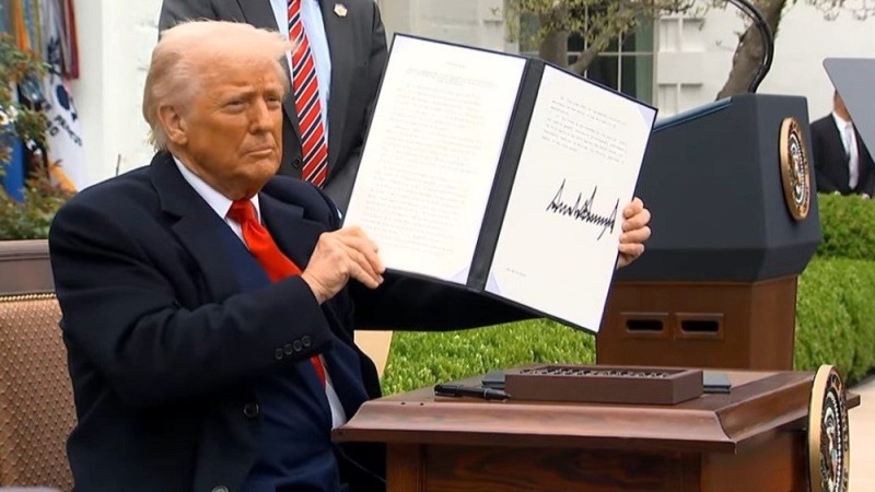 my-gia-tang-ap-thue-trump-nham-den-dong-chip-va-duoc-pham
