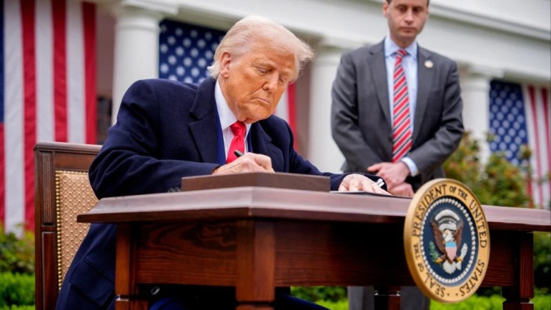 ong-trump-duoc-phep-ap-thue-dua-tren-dao-luat-ieepa