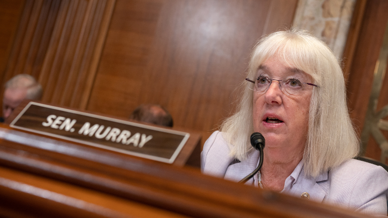 Phản ứng chính trị và tranh cãi tại Quốc hội phan-ung-chinh-tri-va-tranh-cai-tai-quoc-hoi