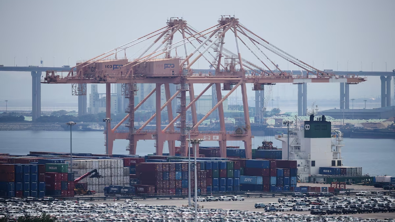 quyet-dinh-tang-thue-va-su-bat-man-cua-tong-thong-trump