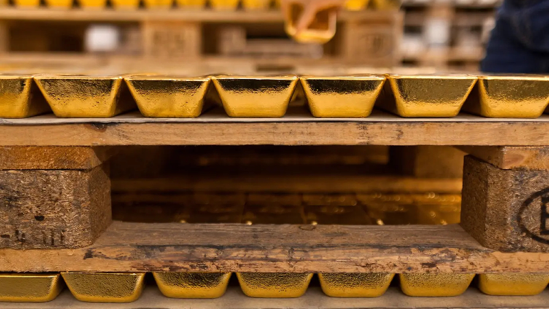 trong-boi-canh-no-cong-cao-chu-ky-noi-long-tien-te-keo-dai-va-niem-tin-vao-tien-phap-dinh-co-the-bi-bao-mon-theo-thoi-gian-vang-dong-vai-tro-nhu-neo-gia-tri-cuoi-cung-giup-duy-tri-tinh-ben-vung-cua-bang-can-doi-du-tru