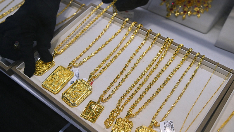 vang-cung-phan-ung-rat-nhay-voi-cac-dau-hieu-cho-thay-niem-tin-vao-tien-te-bi-xoi-mon-ke-ca-khi-lam-phat-chua-bung-no